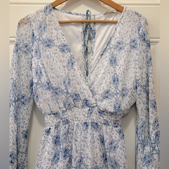Altar’d State Blue/White Paisley Print Ruffled Bell Sleeve Romper in Size S - Picture 4 of 13